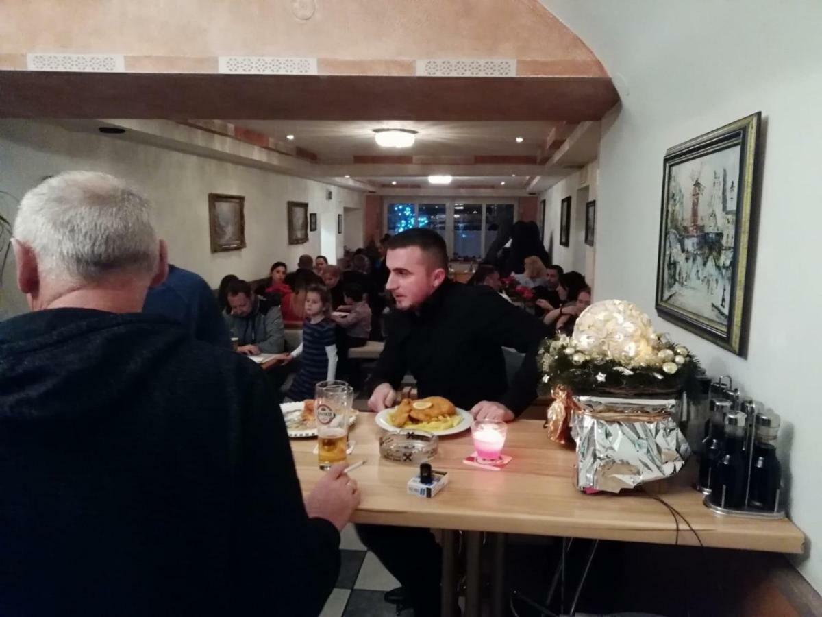 Hotel-Restaurant Zum Donaueck 毛特豪森 外观 照片